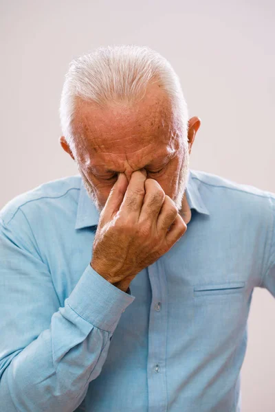 Portret Van Een Oudere Man Die Pijn Sinus Heeft — Stockfoto