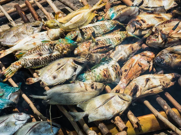 インドネシア カリムンジャワで獲れた新鮮な魚のグリル — ストック写真