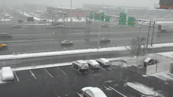 Una Tormenta Golpea Cerca Una Carretera Interestatal — Vídeo de stock