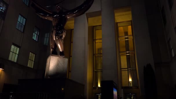 Muestra Rockefeller Center Ciudad Nueva York Por Noche Con Estatua — Vídeo de stock