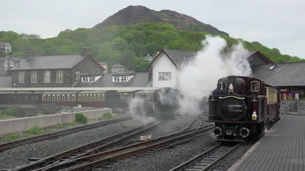 Ffestiniog Railway Steam Train Departs Porthmadog Train Station Wales — Stock Video