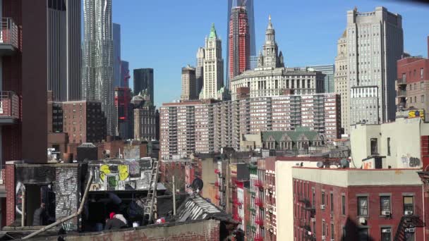 ニューヨークの金融街を一望できる屋上からワンワールドトレードセンターへ — ストック動画