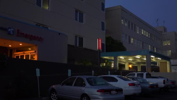 夜间拍摄医院急诊室照片 — 图库视频影像