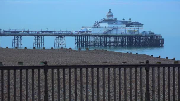 Angliai Eastbourne Mólója Egy Korábbi Korszakra Emlékeztet — Stock videók