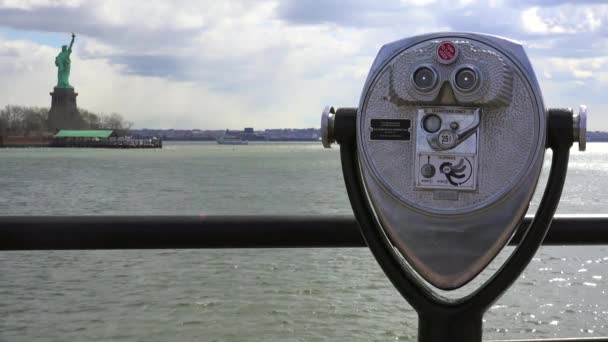 New York Limanı Ndaki Özgürlük Anıtı Bakan Bozuk Paralı Bir — Stok video