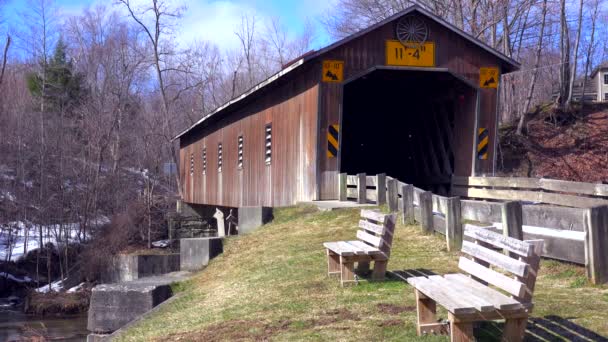 Een Overdekte Brug Ashtabula County Ohio — Stockvideo