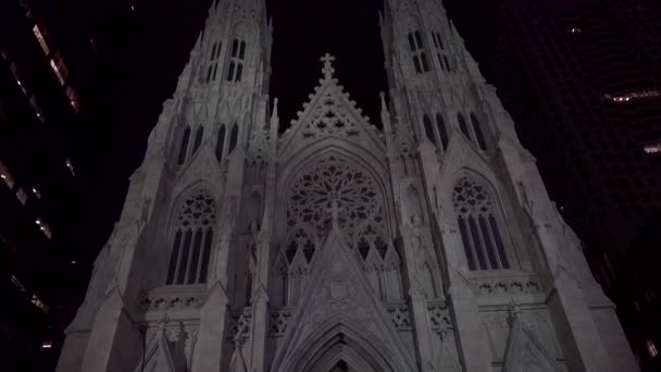 Inclinarse Magnífica Catedral Gótica San Patricio Nueva York Por Noche — Vídeo de stock