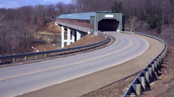 Uma Longa Ponte Coberta Condado Ashtabula Ohio — Vídeo de Stock