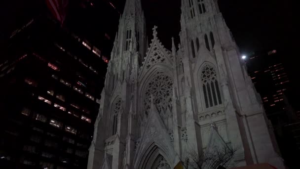 Colpo Basso Della Magnifica Cattedrale Gotica Patrick New York Notte — Video Stock