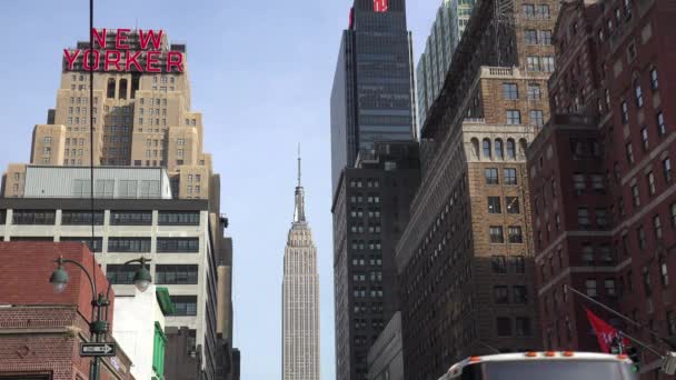 Sowohl Das New Yorker Magazingebäude Als Auch Das Empire State — Stockvideo