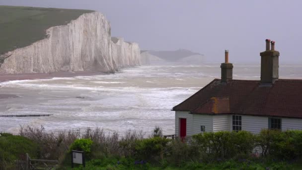 Opname Van Prachtige Huizen Langs Kust Van White Cliffs Dover — Stockvideo