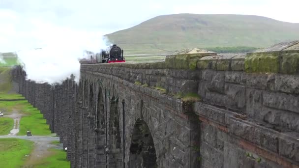 Steam Train Passes Long Stone Viaduct Bridge English Countryside — Stock Video