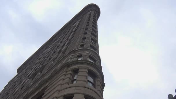 Una Toma Lapso Tiempo Ángulo Bajo Del Edificio Flatiron Manhattan — Vídeo de stock