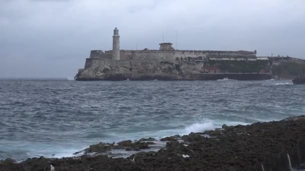 Волны Обрушиваются Малекон Гаване Куба Время Зимнего Шторма — стоковое видео