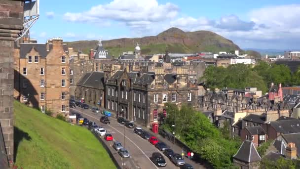 Una Toma Establecida Las Pintorescas Calles Edimburgo Escocia Skyline — Vídeo de stock