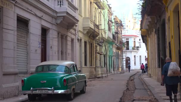 Oprichting Van Kleurrijke Straten Van Oud Havana Cuba Met Klassieke — Stockvideo