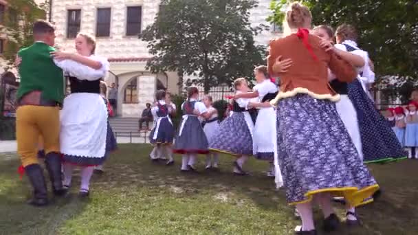 Cesk Teki Yerli Kostüm Dansında Güzel Genç Insanlar Krumlov Çek — Stok video