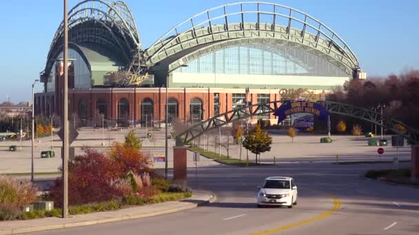 Etablera Bild Miller Park Hem Till Milwaukee Brewers — Stockvideo