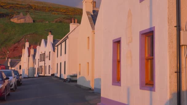 Desa Nelayan Kecil Skotlandia Pennan Saat Matahari Terbenam — Stok Video