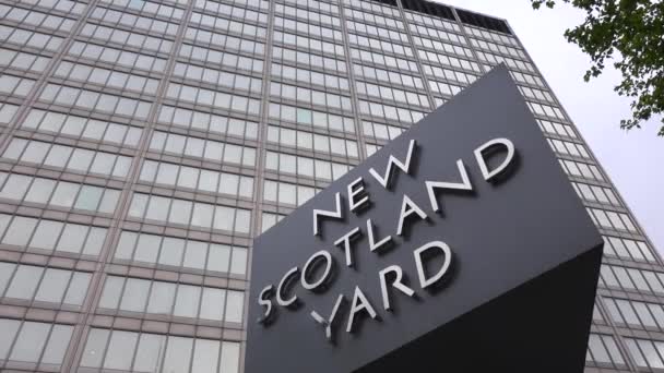 Een Oprichting Schot Van Scotland Yard Londen Engeland — Stockvideo