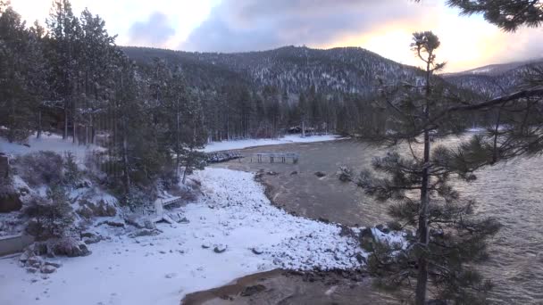 Una Tormenta Nieve Golpea Las Montañas Sierra Nevada — Vídeo de stock