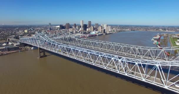 Mississippi Nehri Üzerindeki Crescent City Köprüsü Nün Sabit Hava Görüntüsü — Stok video