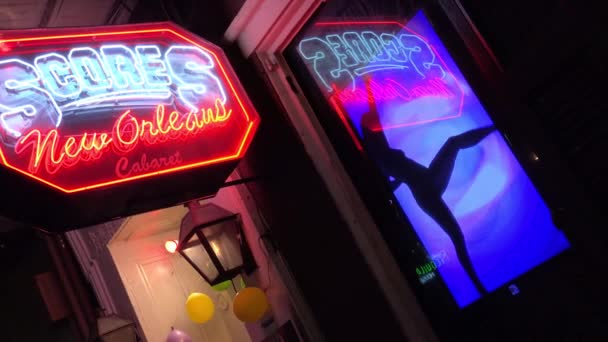 Scores Sports Club New Orleans Features Dancing Lady Sign — Stock Video
