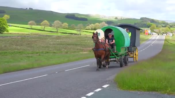 Gypsy Caravan Passes Roadway England — Stock Video