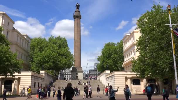 Eine Einspielung Des Trafalgar Square London England Einem Sonnigen Tag — Stockvideo