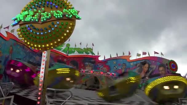 Tilt Whirl Style Ride Amusement Park Spins Circles — Stock Video
