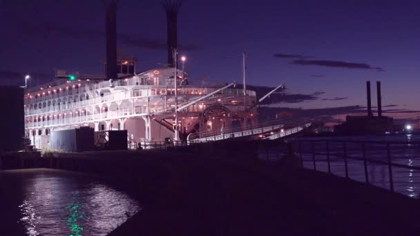 Vacker Bild Stor Mississippi Paddla Hjul Flodbåt Dockade Natten Nära — Stockvideo