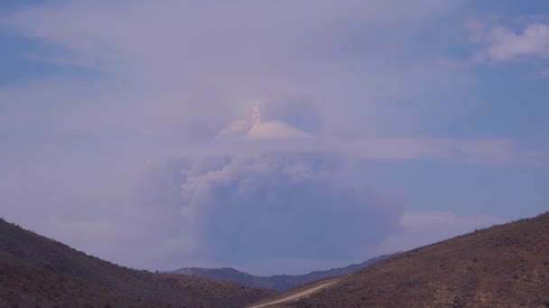 Timelapse Shot Smoke Rising Huge Mushroom Cloud Wildfire Rages — Stock Video