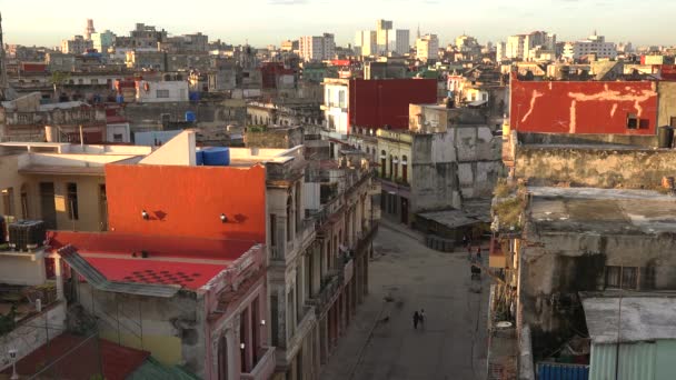 Excelente Estabelecimento Tiro Havana Cuba Com Edifícios Decadentes Skyline — Vídeo de Stock