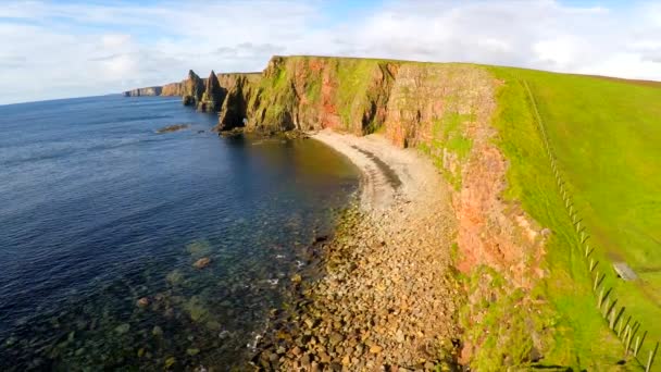 Luchtopname Van Prachtige Duncansby Head Zee Stapels Noord Schotland — Stockvideo