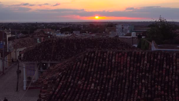 Küba Nın Trinidad Şehrinin Güzel Manzarası Kilise Kulesindeki Bir Kapı — Stok video