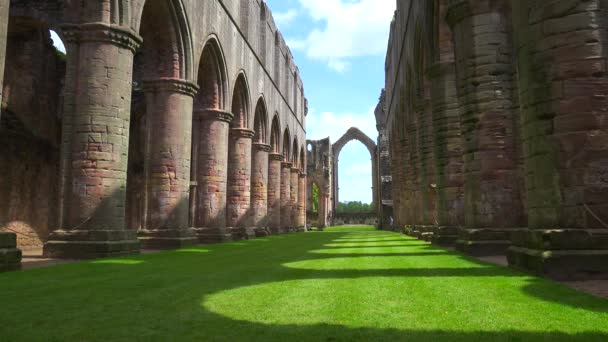 Brunnen Abtei Verlassene Kathedrale Mit Säulen — Stockvideo