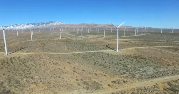 Wüstenwindpark Mojave Erzeugt Saubere Energie Für Kalifornien — Stockvideo