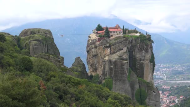 Felvonó Áthalad Szakadék Egy Kolostor Meteora Görögország — Stock videók