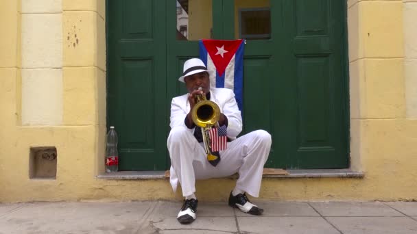 Jazzmusiker Spelar Trumpet Havanna Kuba — Stockvideo
