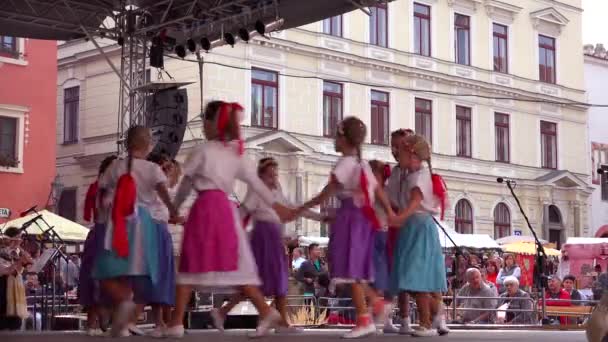 Krásné Děti Domorodých Kostýmech Cesku Krumlov Krásná Malá Česká Vesnice — Stock video
