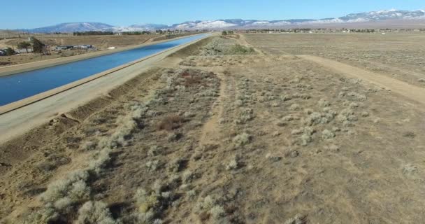 Aerial California Aqueduct Delivering Water Drought Stricken State — Stock Video