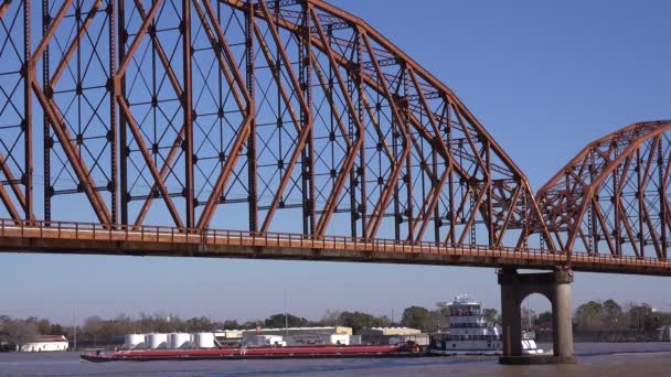 Wysoka Woda Wzdłuż Mostu Atchafalaya Wartowni Morgan City Luizjana Barką — Wideo stockowe