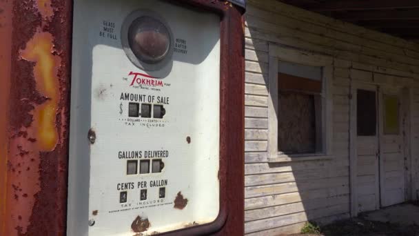 Ένα Ερειπωμένο Παλιό Βενζινάδικο Στο Αγροτικό Μισισιπή — Αρχείο Βίντεο