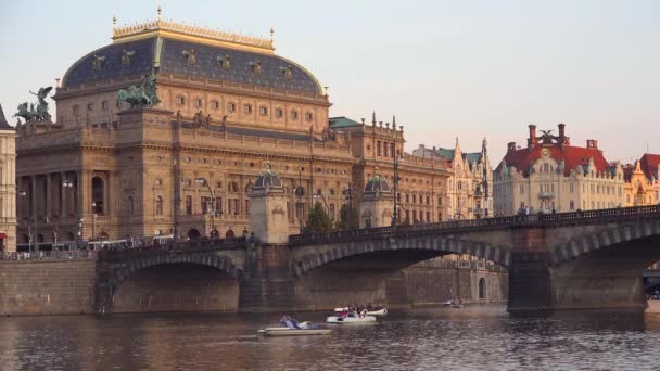 Çek Cumhuriyeti Nin Prag Kentindeki Vltava Nehri Nde Sürat Tekneleri — Stok video