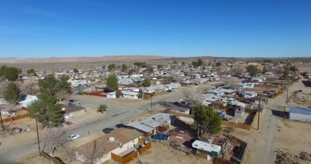 Aerial Lonely Desert Community Mojave Desert California — Stock Video