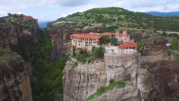 Bela Antena Sobre Formações Rochosas Mosteiros Meteora Grécia — Vídeo de Stock