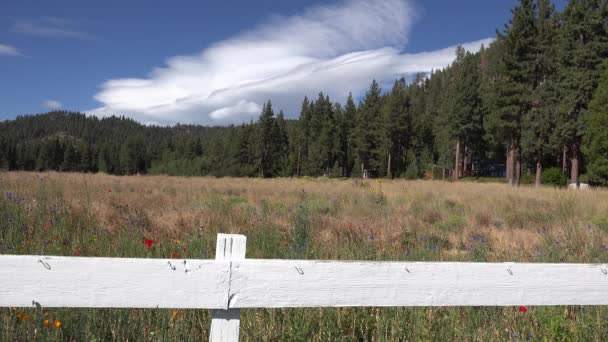 Čas Vypršel Záběry Mraků Pohybujících Nad Horami Poli Jezera Tahoe — Stock video
