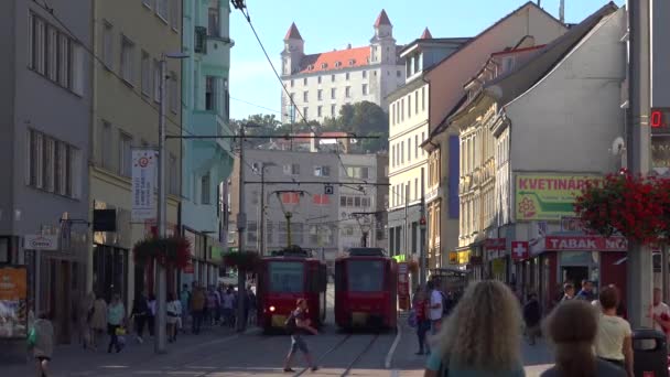 Drukke Straten Van Bratislava Slowakije — Stockvideo