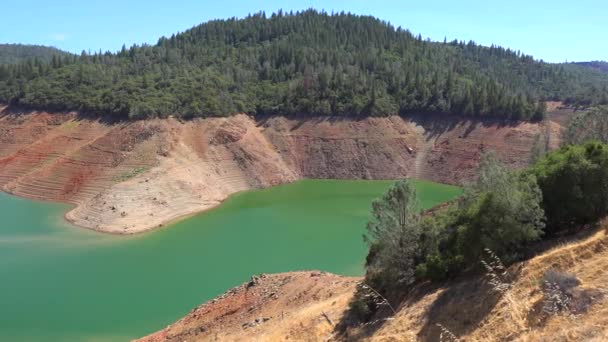 Kaliforniya Daki Oroville Gölü Nden Geçen Pan Aşırı Kuraklık Sırasında — Stok video