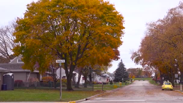 Panning Shot Green Bay Wisconsin Γειτονιά Αποκαλύπτει Lambeau Πεδίο — Αρχείο Βίντεο